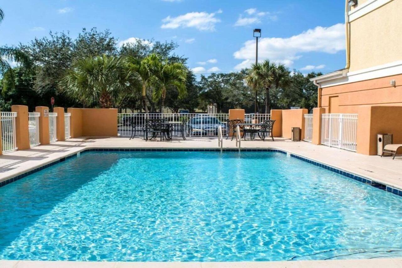 Comfort Inn Fort Myers Northeast Esterno foto
